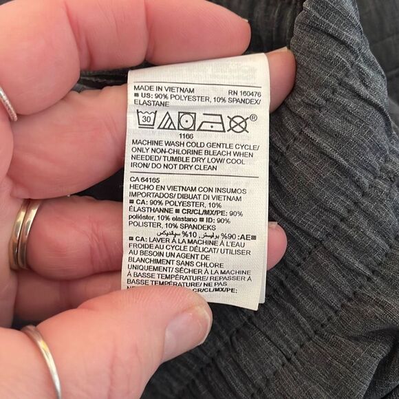 Old Navy Men’s Gray At the Knee 9” Inseam Shorts size medium NEW - Picture 6 of 6